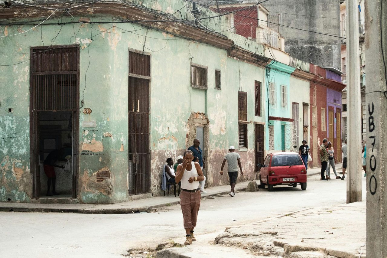 Houses with walls and carpentry from different eras in Havana