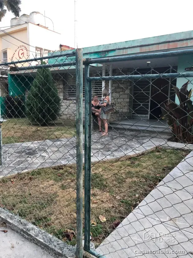Casa de 5 habitaciones en venta en Miramar, Playa, La Habana