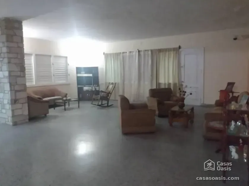 Casa de 5 habitaciones en venta en Miramar, Playa, La Habana