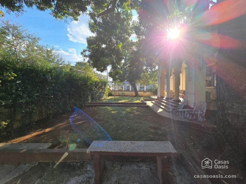 Casa Independiente de 5 habitaciones en venta en Miramar, Playa, La Habana
