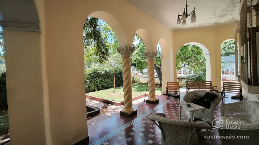 Casa Independiente de 5 habitaciones en venta en Miramar, Playa, La Habana
