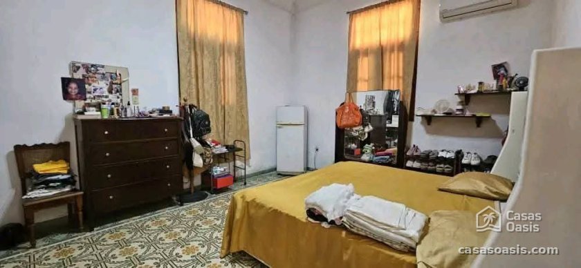 Casa Independiente de 5 habitaciones en venta en Miramar, Playa, La Habana