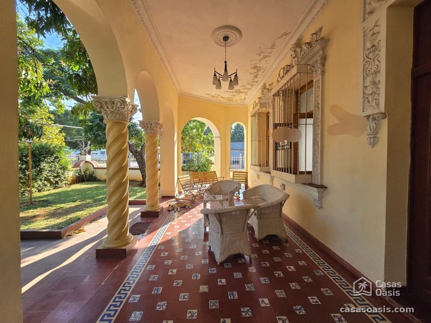 Casa Independiente de 5 habitaciones en venta en Miramar, Playa, La Habana