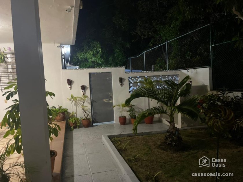 Casa de 4 habitaciones en venta en Guanabo, Habana del Este, La Habana