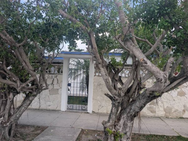 Casa de 5 habitaciones en venta en Guanabo, Habana del Este, La Habana - 2