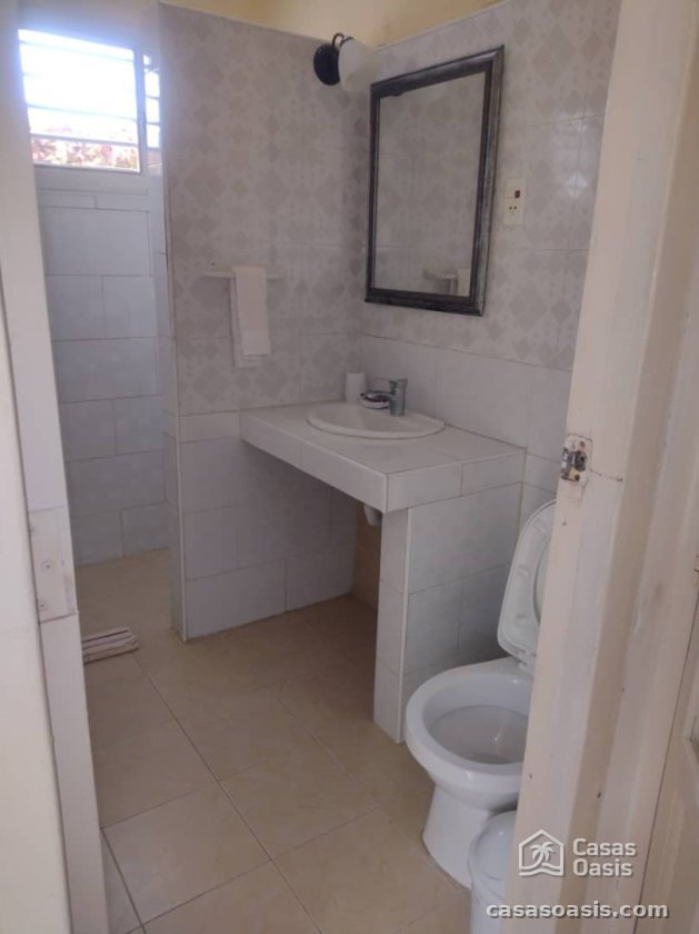 Casa de 5 habitaciones en venta en Guanabo, Habana del Este, La Habana