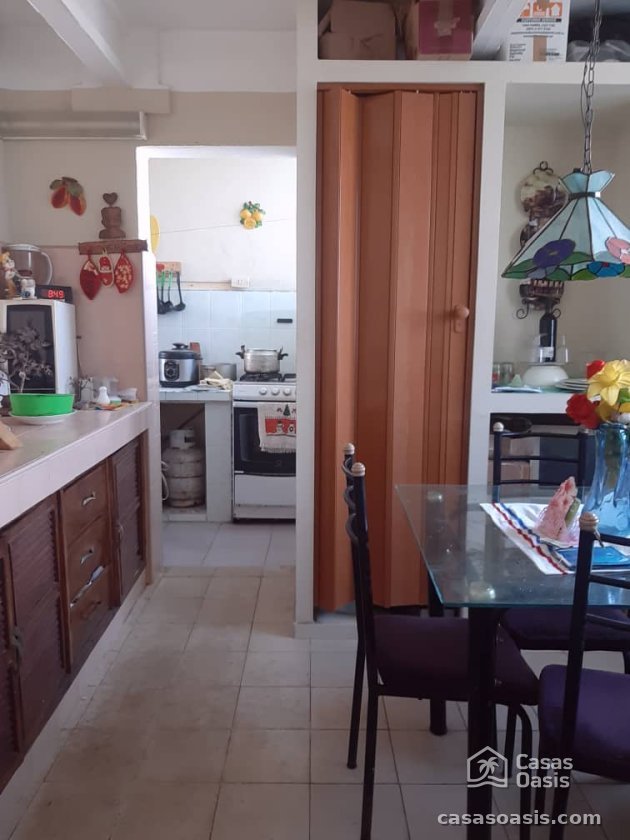 Casa Independiente de 4 habitaciones en venta en Nazareno, Boyeros, La Habana