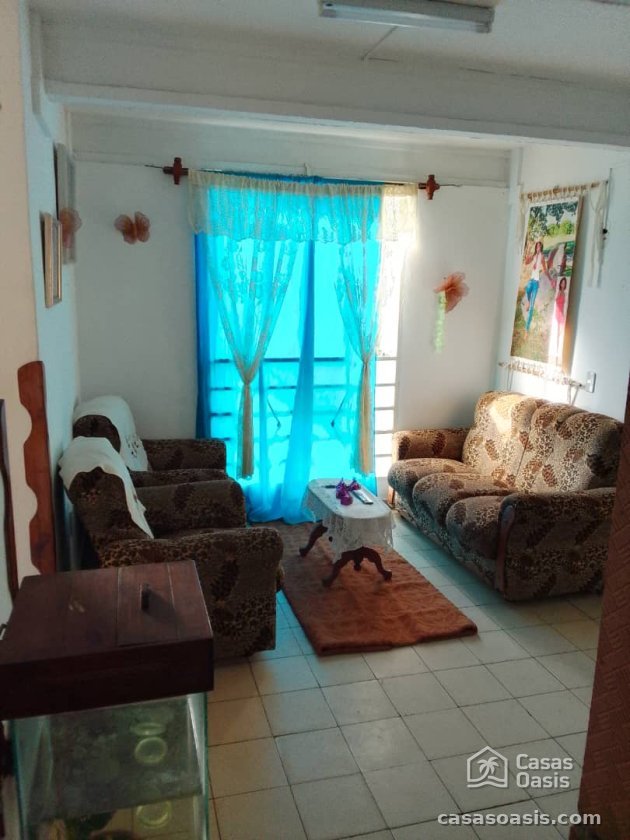 Casa Independiente de 4 habitaciones en venta en Nazareno, Boyeros, La Habana