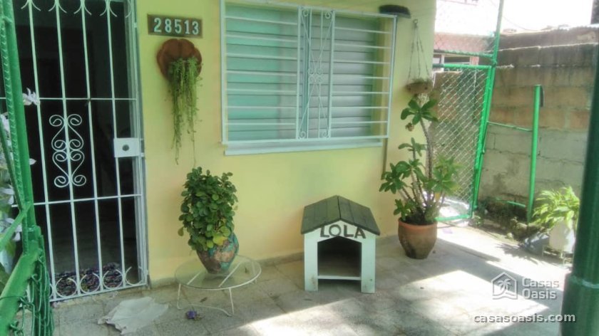 Casa Independiente de 4 habitaciones en venta en Nazareno, Boyeros, La Habana
