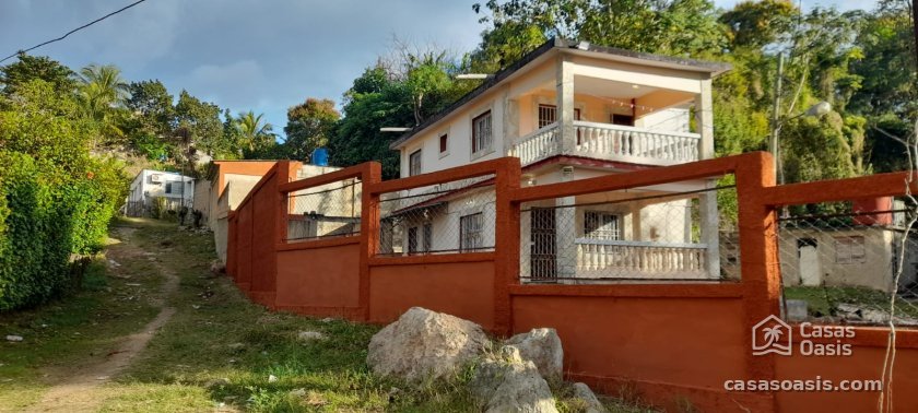 Casa Independiente de 4 habitaciones en venta en Campo Florido, Habana del Este, La Habana