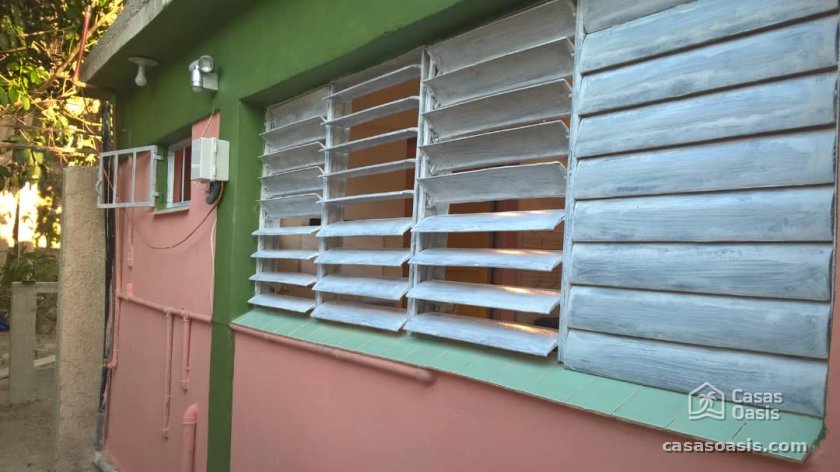 Casa Independiente de 4 habitaciones en venta en Campo Florido, Habana del Este, La Habana