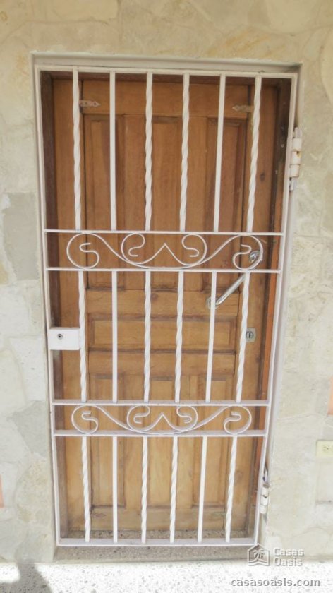 Casa Independiente de 4 habitaciones en venta en Campo Florido, Habana del Este, La Habana