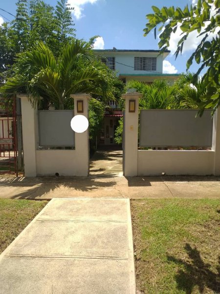 Biplanta de 3 habitaciones en venta en Playa, La Habana