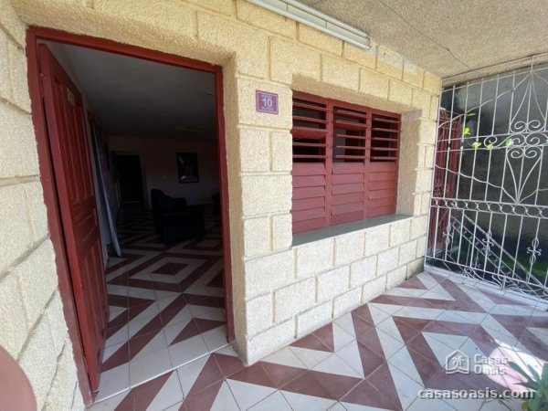House with 4 bedrooms for sale in Las Tunas - 12