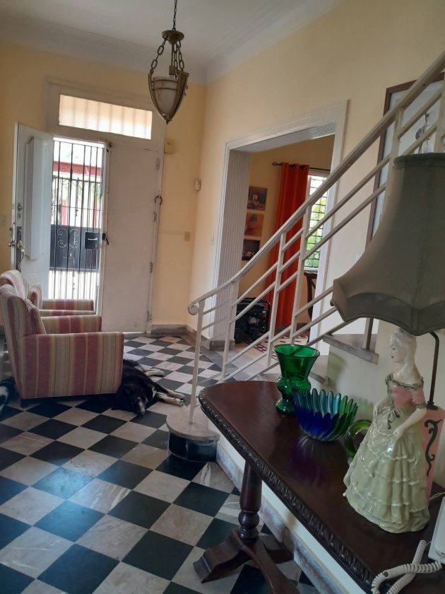 Biplanta de 5 habitaciones en venta en Miramar, Playa, La Habana