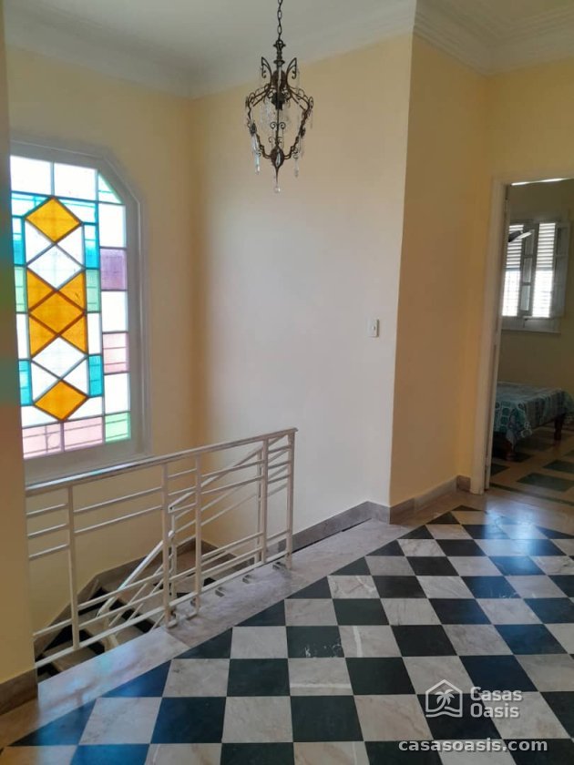 Biplanta de 5 habitaciones en venta en Miramar, Playa, La Habana