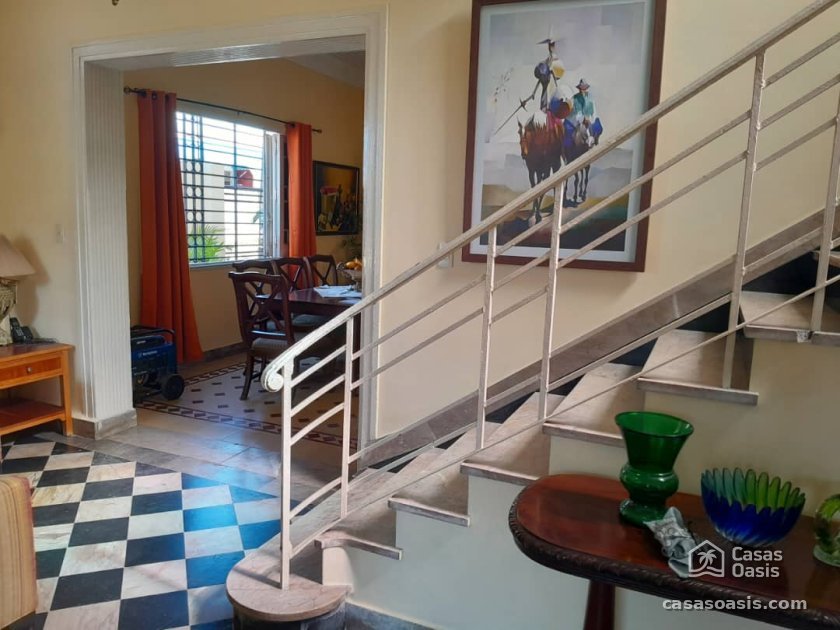 Biplanta de 5 habitaciones en venta en Miramar, Playa, La Habana