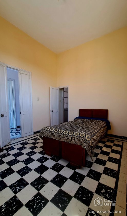 Casa Independiente de 4 habitaciones en venta en Marianao, La Habana