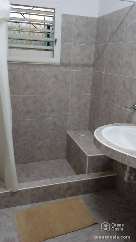 Casa de 5 habitaciones en venta en La Lisa, La Habana