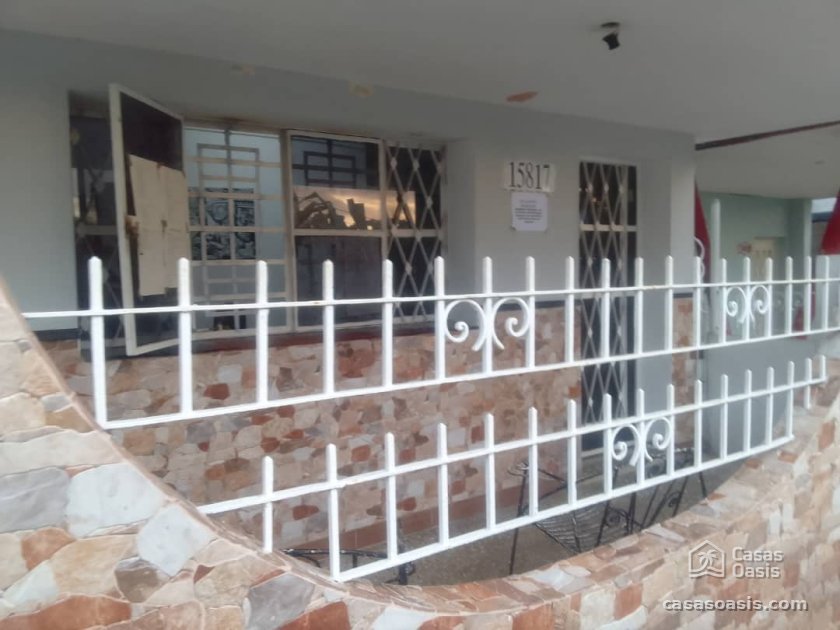 Casa de 5 habitaciones en venta en La Lisa, La Habana