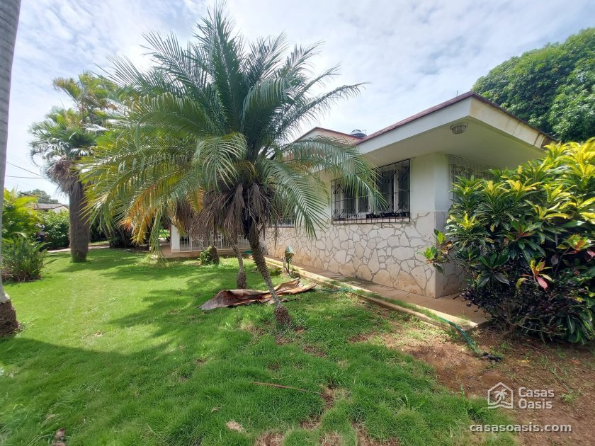 Casa de Campo de 4 habitaciones en venta en La Lisa, La Habana