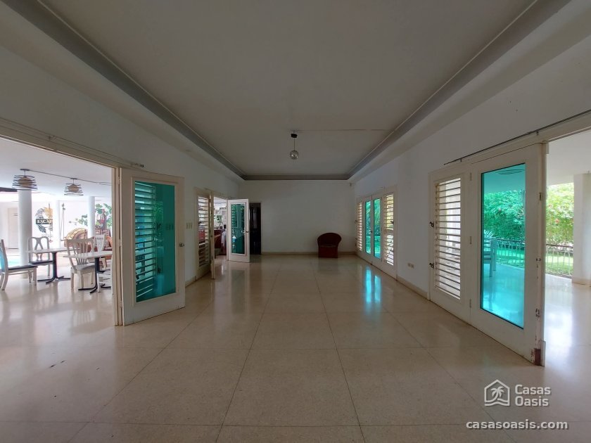 Casa de Campo de 4 habitaciones en venta en La Lisa, La Habana