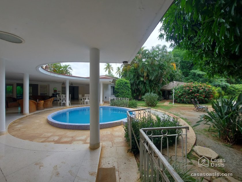 Casa de Campo de 4 habitaciones en venta en La Lisa, La Habana