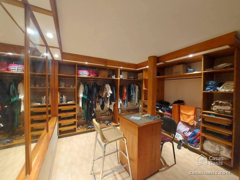 Casa de Campo de 4 habitaciones en venta en La Lisa, La Habana