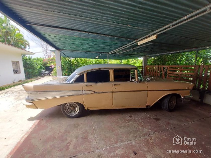 Casa de Campo de 4 habitaciones en venta en La Lisa, La Habana