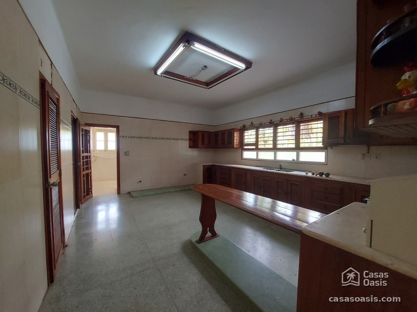 Casa de Campo de 4 habitaciones en venta en La Lisa, La Habana