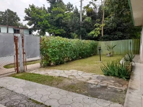 Casa de 4 habitaciones en venta en Fontanar, Boyeros, La Habana - 11