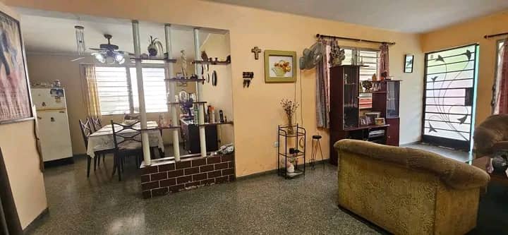 Casa de 4 habitaciones en venta en Fontanar, Boyeros, La Habana