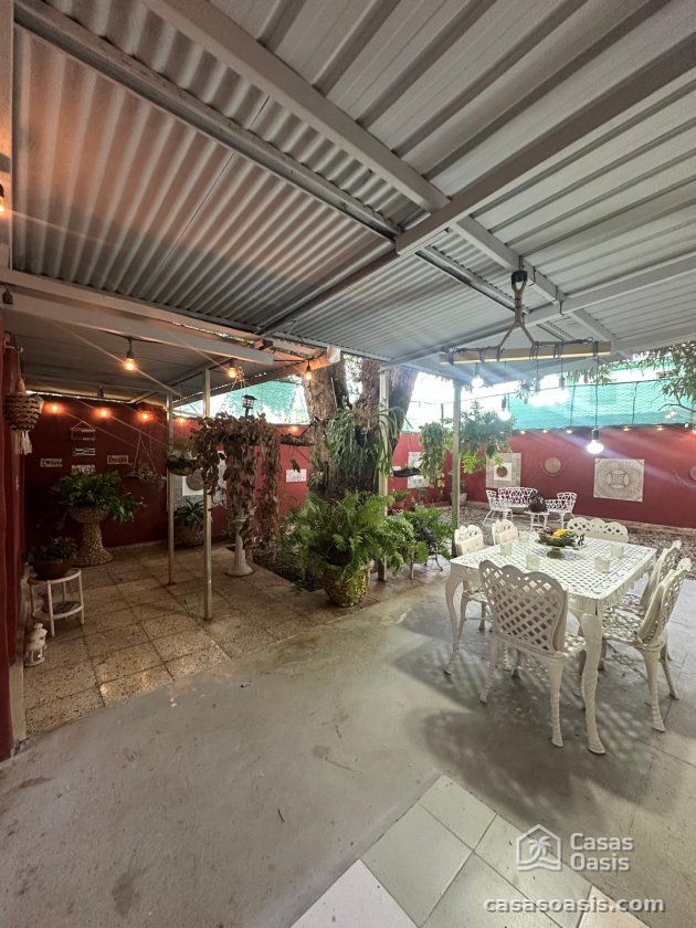 Casa Independiente de 4 habitaciones en venta en Sevillano, Diez de Octubre, La Habana