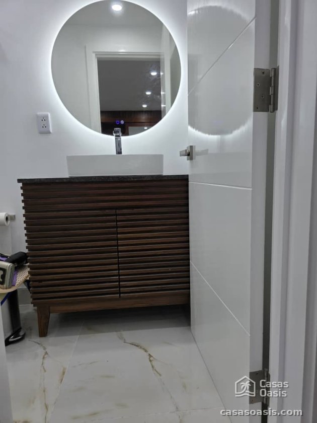 Apartamento de 4 habitaciones en venta en Miramar, Playa, La Habana