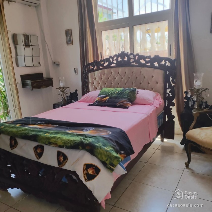 Casa de 3 habitaciones en venta en Vedado - Malecón, Plaza de la Revolución, La Habana