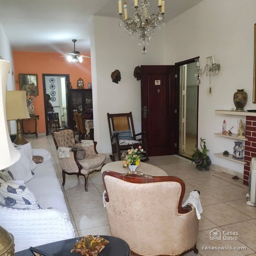Casa de 3 habitaciones en venta en Vedado - Malecón, Plaza de la Revolución, La Habana