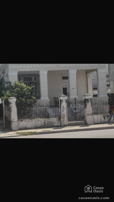 Casa Independiente de 5 habitaciones en venta en Kholy, Playa, La Habana