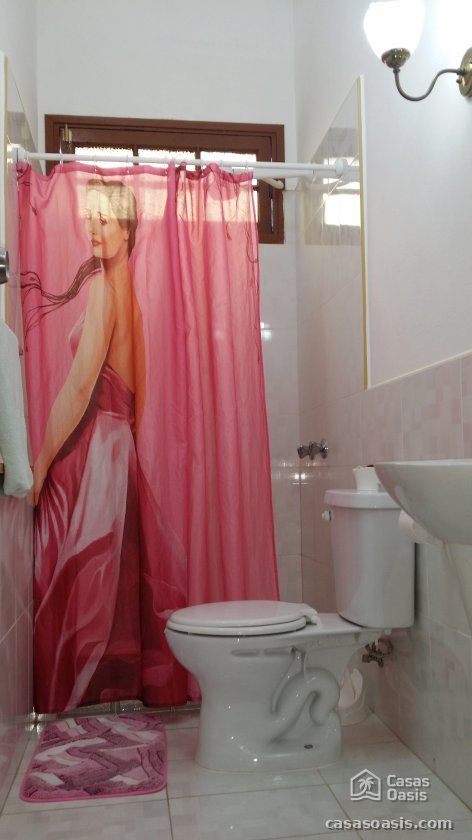 Casa Independiente de 6 habitaciones en venta en Miramar, Playa, La Habana