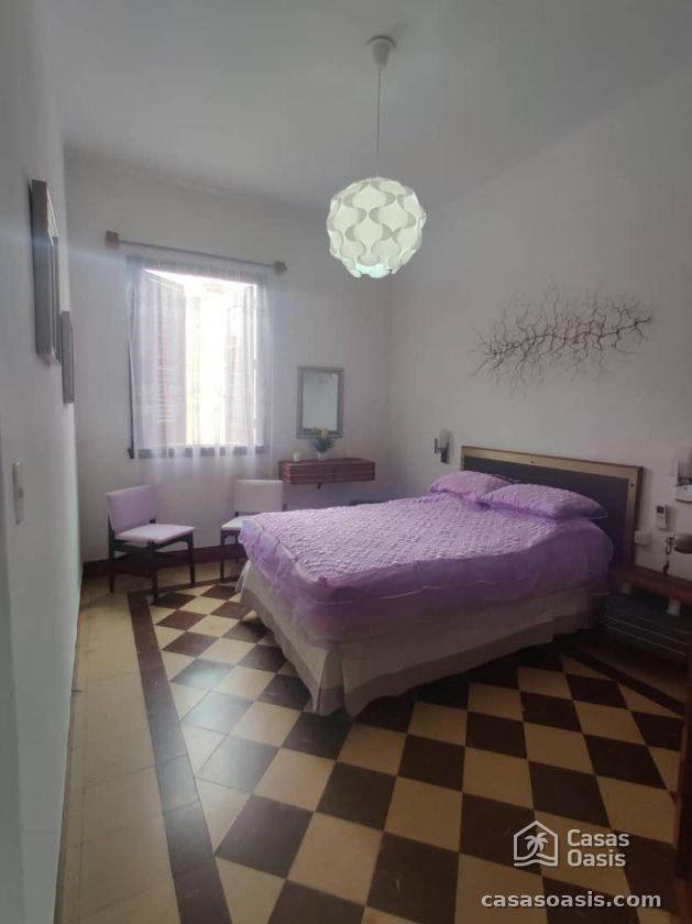 Casa Independiente de 6 habitaciones en venta en Miramar, Playa, La Habana
