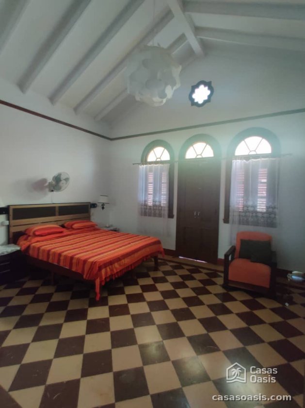 Casa Independiente de 6 habitaciones en venta en Miramar, Playa, La Habana