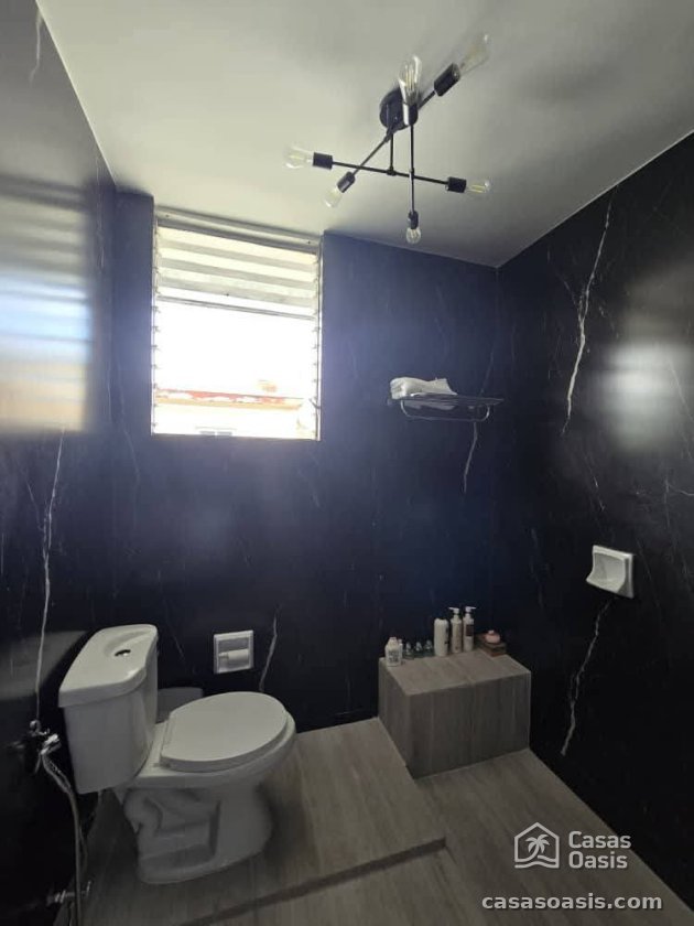 Apartamento de 5 habitaciones en venta en Miramar, Playa, La Habana