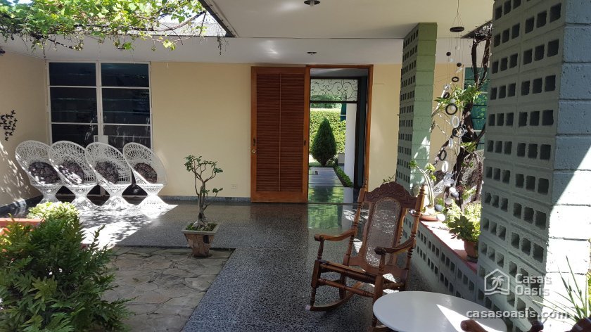 Casa Independiente de 5 habitaciones en venta en Miramar, Playa, La Habana