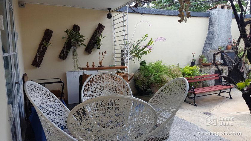 Casa Independiente de 5 habitaciones en venta en Miramar, Playa, La Habana