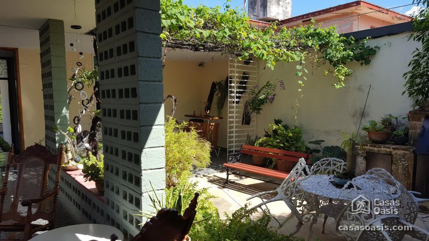 Casa Independiente de 5 habitaciones en venta en Miramar, Playa, La Habana