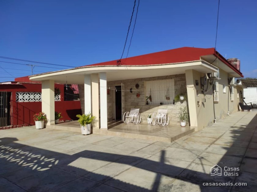 Casa Independiente de 3 habitaciones en venta en Guanabo, Habana del Este, La Habana