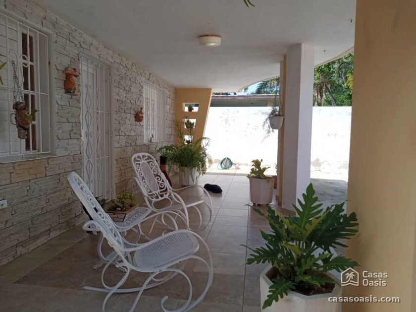 Casa Independiente de 3 habitaciones en venta en Guanabo, Habana del Este, La Habana