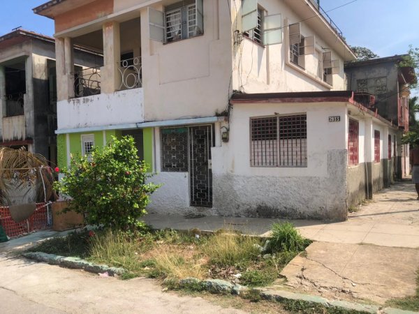 Biplanta de 3 habitaciones en venta en Playa, La Habana