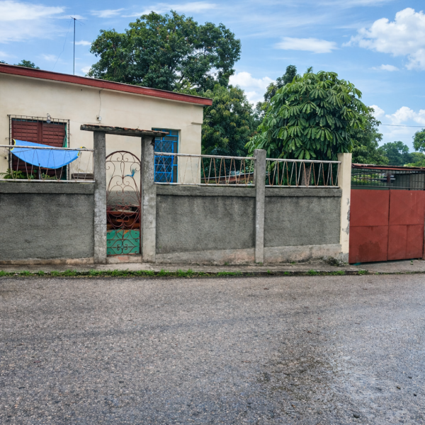 Casa Independiente de 5 habitaciones en venta en Habana Nueva, Guanabacoa, La Habana