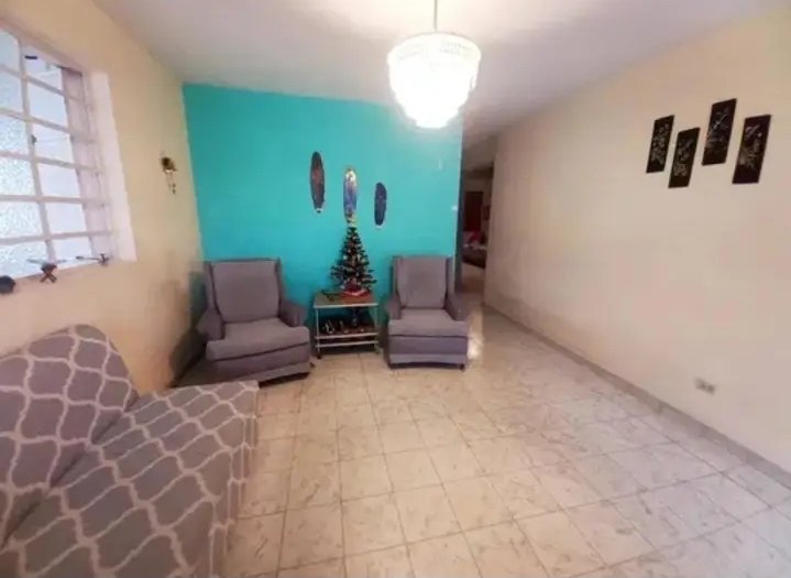 Biplanta de 4 habitaciones en venta en Aldabó, Boyeros, La Habana