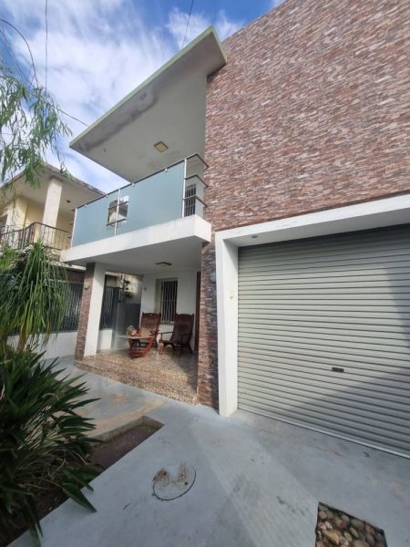 Casa Independiente de 4 habitaciones en venta en La Lisa, La Habana